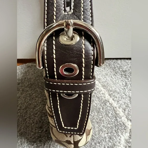 Coach Vintage CC Signature canvas and leather shoulder bag - Picture 11 of 16